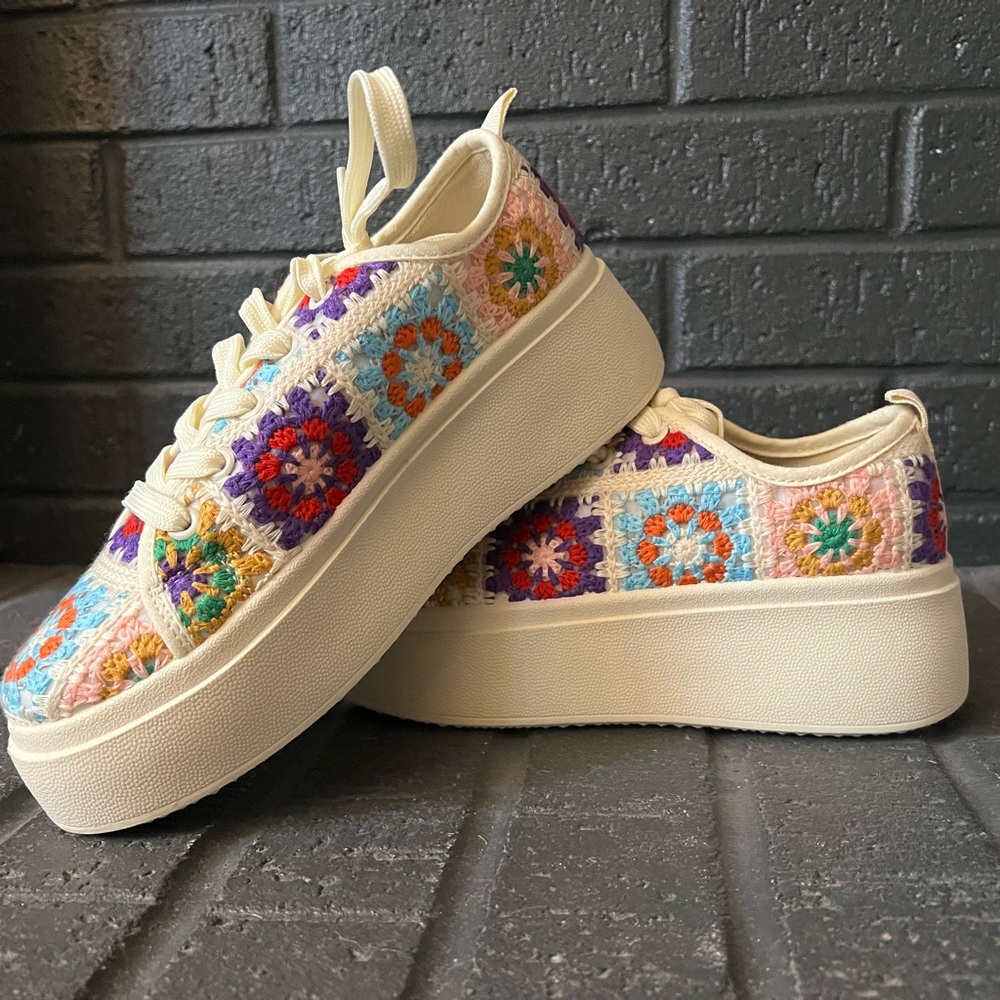 Dirty Laundry - Crotchet Shoes